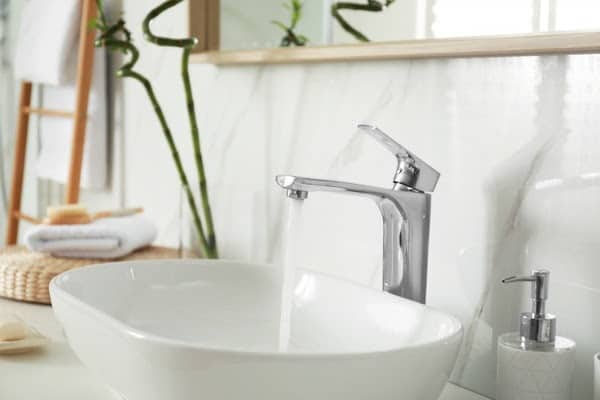 budget bathroom decorating